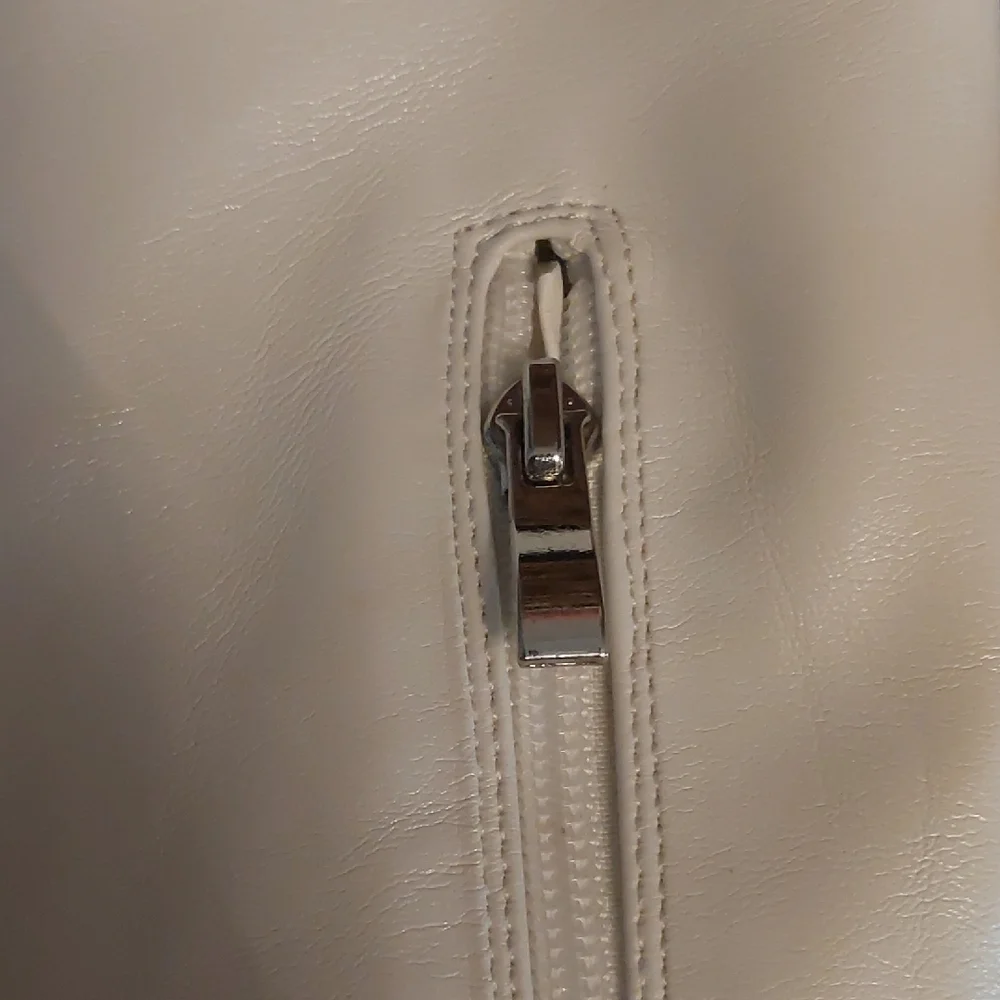 Chic White Platform Heeled Boots - Picture 4 of 16